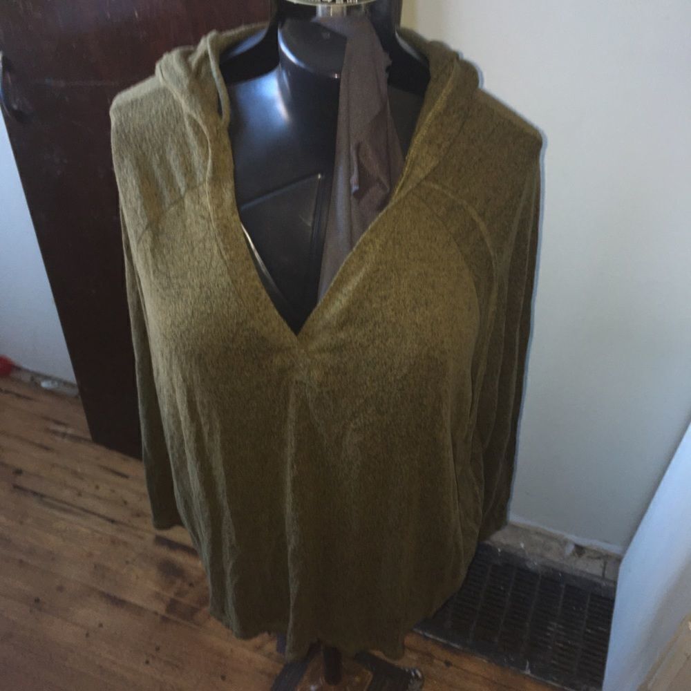 Active USA olive v-neck lightweight hoodie